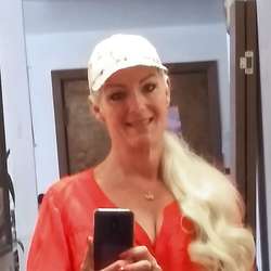 1Dollface's Chat & Dating Profile