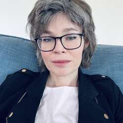 Averie's Chat & Dating Profile