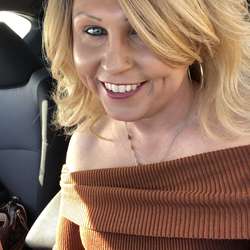 DivaTiffani's Chat & Dating Profile