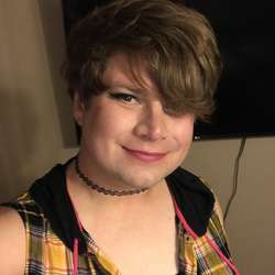 Elleanna124's Chat & Dating Profile
