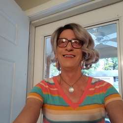 Harrietv's Chat & Dating Profile