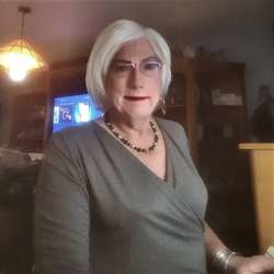 Highheelsarah's Chat & Dating Profile