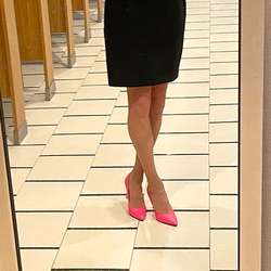 LisaInHeels1998's Chat & Dating Profile
