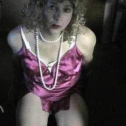 Littlemissjoni01's Chat & Dating Profile