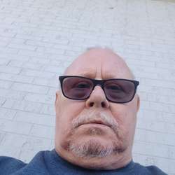 Lonelycumeater's Chat & Dating Profile