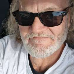 SILKYHOSE259's Chat & Dating Profile