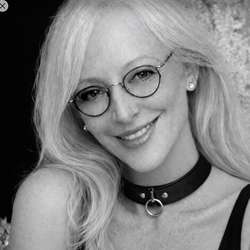Sarah17's Chat & Dating Profile