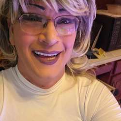 angiesweetcbus's Chat & Dating Profile