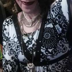 beverly's Chat & Dating Profile