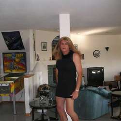 christinelegs's Chat & Dating Profile