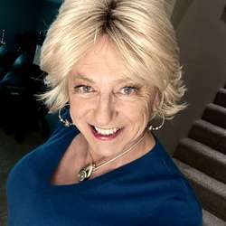 vickicross70's Chat & Dating Profile